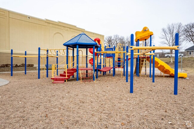 Raymond Central Elementary is very convenient for Valparaiso families.