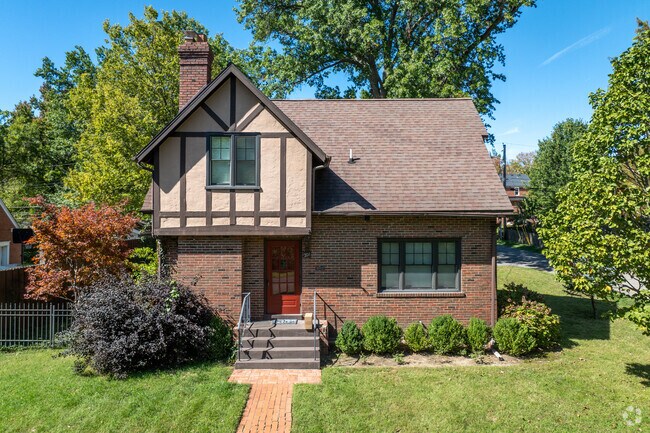 There are several Tudor styled homes in Old Southwest as well.