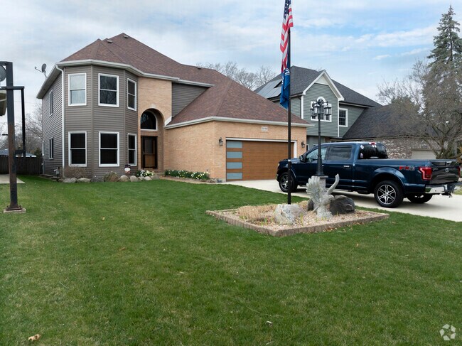 New Traditional Homes are a very popular home style in the Jewel Road neighborhood.