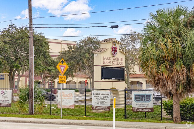 Lake Worth High School, Rankings & Reviews