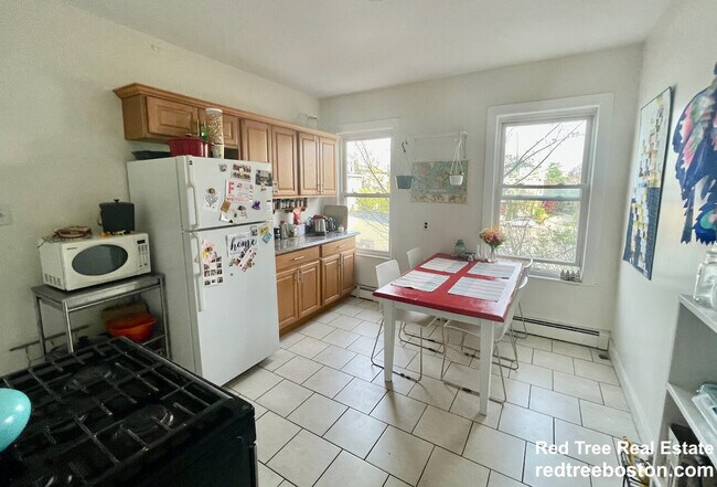 10 Houghton St unit 2, Somerville, MA 02143 - photo 7