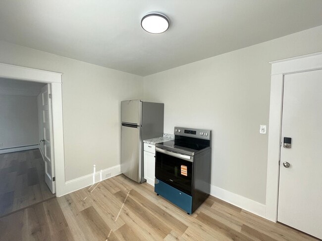 55 Henriette St unit 5, Manchester, NH 03102 - photo 4