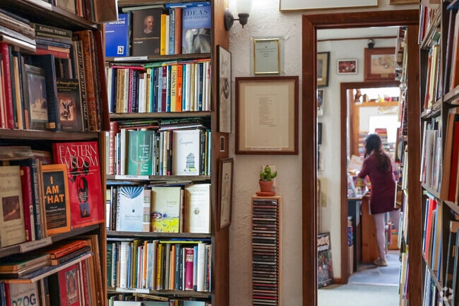 Broad Street Books is an incredible independent used book store in Branchville specializing in a wide variety of non-fiction books, children & young adult literature and leather-bound classics.