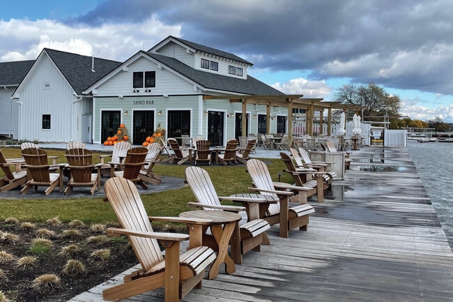 Located minutes from the NYS Thruway and 490 enables you to get anywhere you need to go in 20 minutes or less. Take a quick ride into downtown Canandaigua for some entertainment and fun!