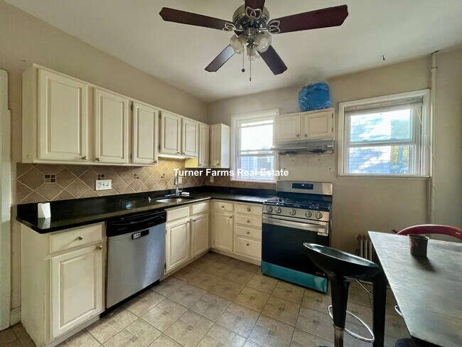 49 Beech Glen St unit 3, Roxbury, MA 02119 - photo 3