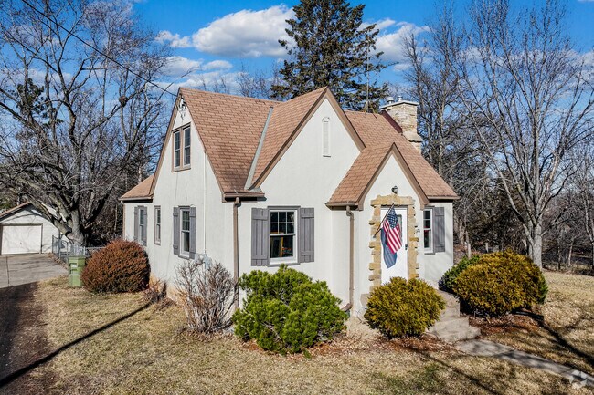 Older home styles in Monticello have modest floor plans and smaller city lots.