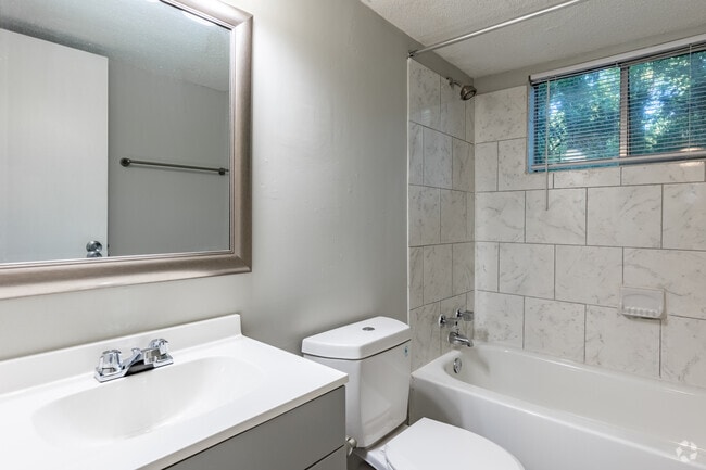 2BR, 1BA - 850SF (B1)