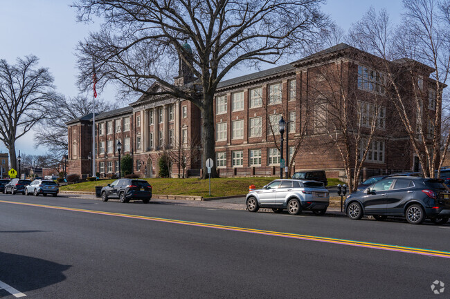 John H. Walker Middle School sits right on the main street of Frankin Ave.