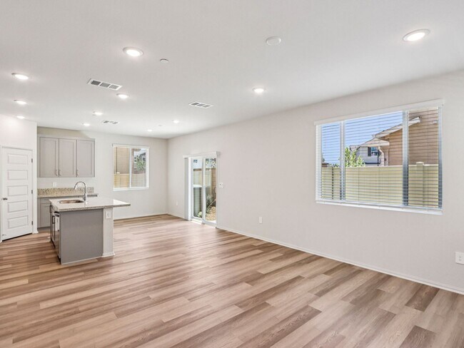 28570 Via Navarra, Temecula, CA 92591 - photo 6