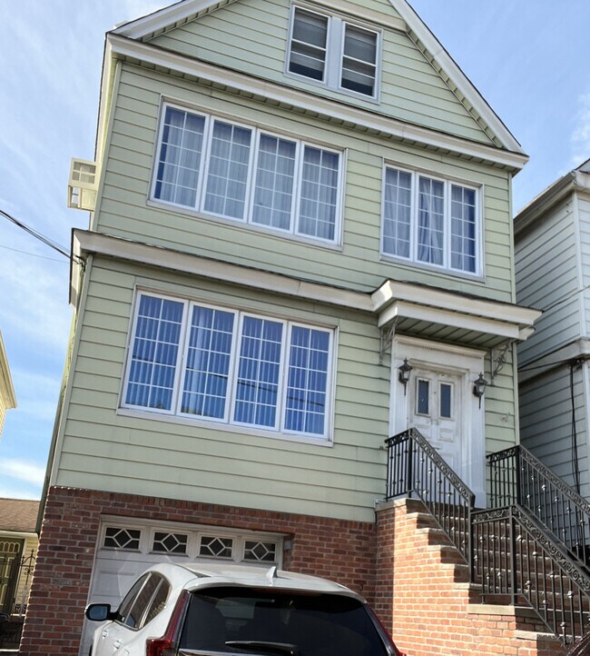 120 W 45th St Unit 1, Bayonne, NJ 07002