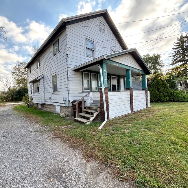 203 S Homer St unit B, Lansing, MI 48912 - photo 2