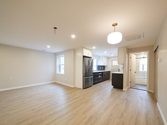 5333 Penn Ave unit 201, Pittsburgh, PA 15224 - photo 3