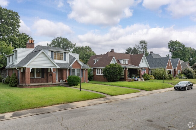 Most homes in Greater Lincolnshire have private driveways.
