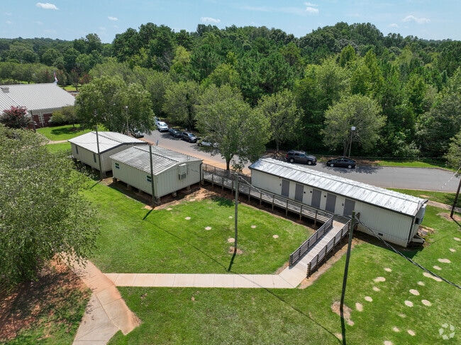 Hopewell High School has a few mobile classrooms in Huntersville NC.