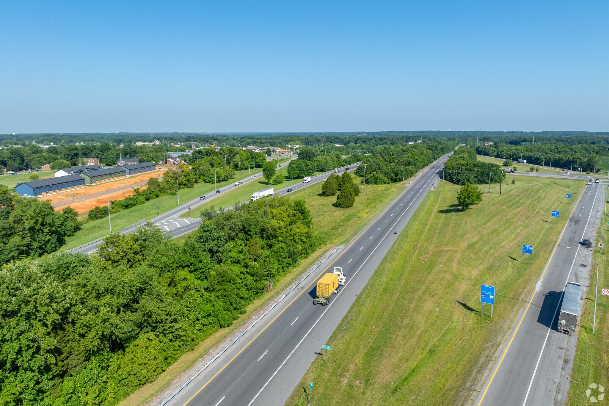 I-24 heads South East to Nashville near Bradbury Farms.