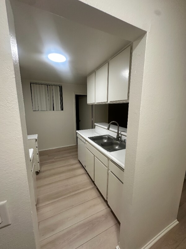 7040 Haskell Ave unit 211, Van Nuys, CA 91406 - photo 4