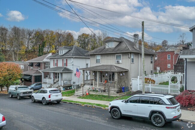 Foursquare houses are common in in Greensburg.