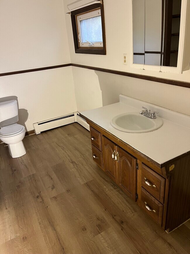 56 W Weir St unit 3 bedroom with heat, Taunton, MA 02780 - photo 7