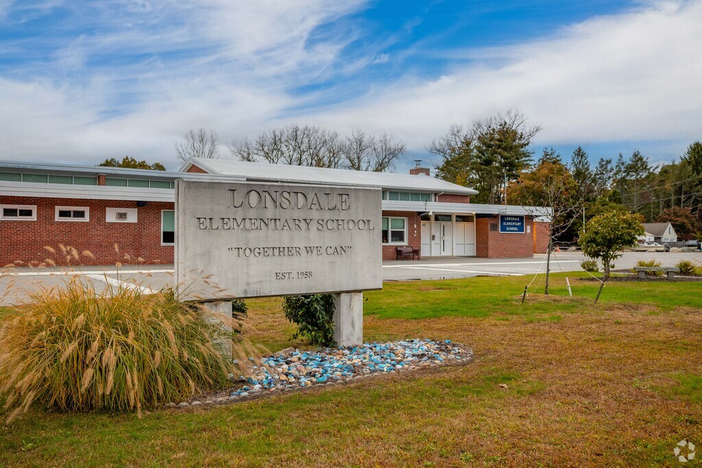 Lonsdale Elementary School enrolls over 270 students in Lincoln, RI.