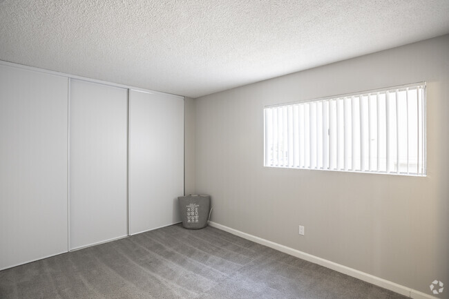 2 BR, 2 BA- 950 SF