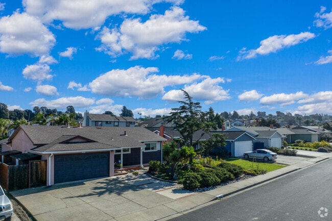 Ranch style homes are available in Tara Hills, CA.