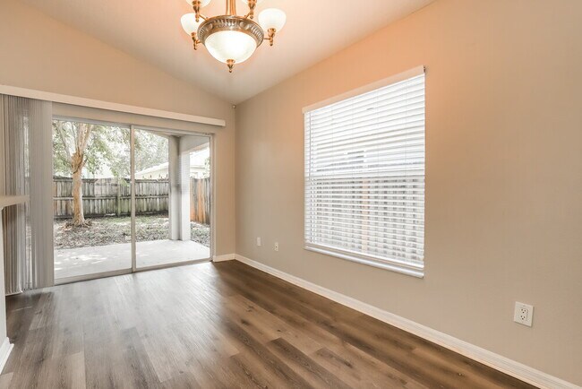 11722 Mango Cross Ct, Seffner, FL 33584 - photo 5