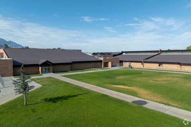 Mt. Nebo Junior High School is located in the Payson neighborhood.