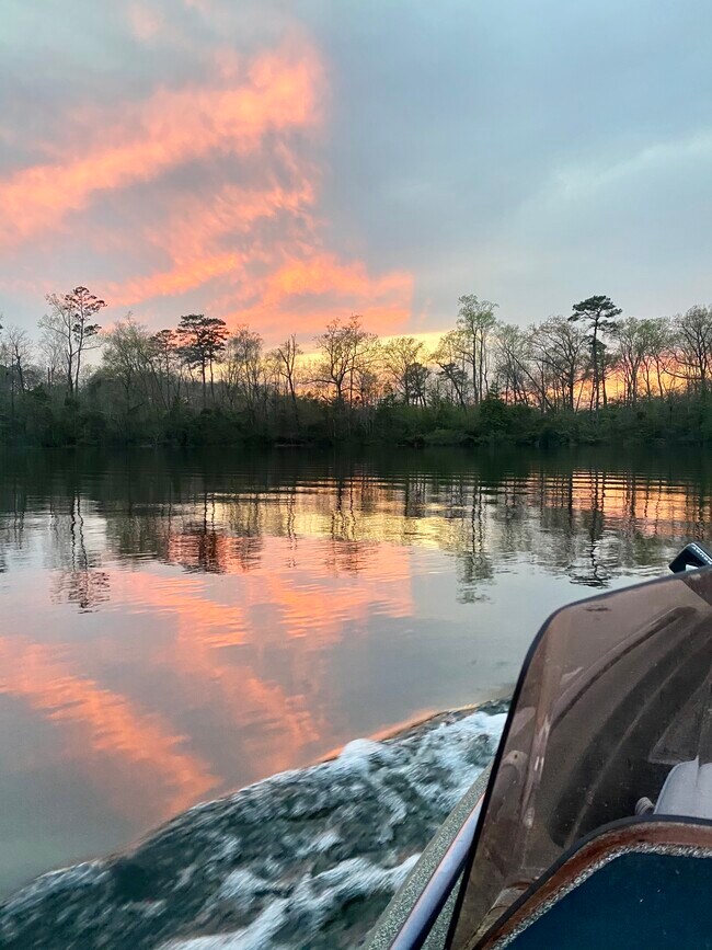 21560 Quaker Rd, Windsor, VA 23487