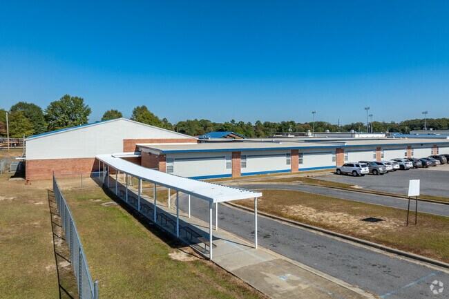 Riser Elementary has nice parent pickup and bus route system in place for Brownsville residents.