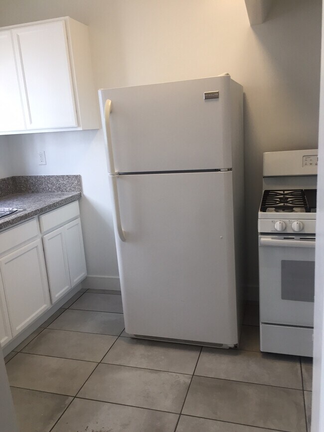 845 S Normandie Ave unit 17, Los Angeles, CA 90005 - photo 6