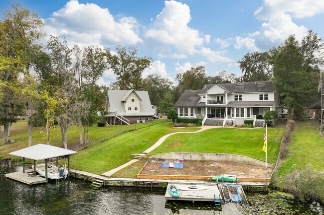 Lake side living is the best choice when it comes to homes in Asbury Lake neighborhood.