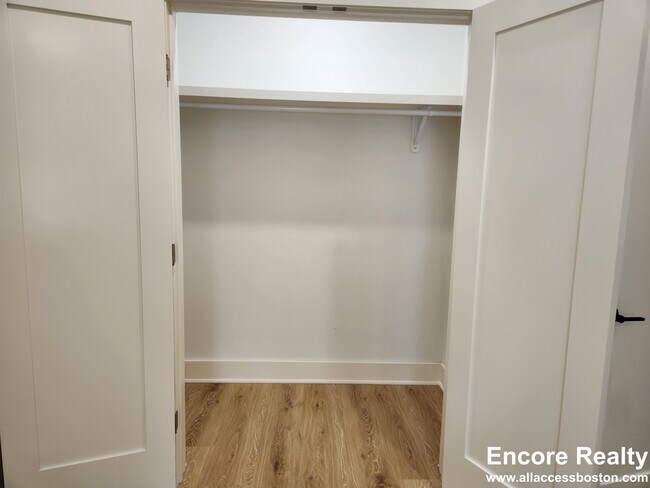 74 Bailey St unit 69 - 305, Dorchester Center, MA 02124 - photo 4