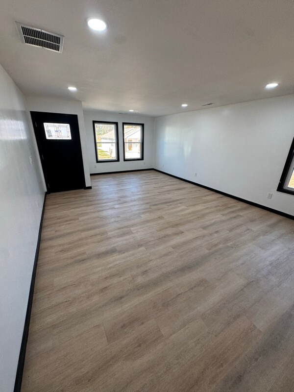 1015 E Glezen St, Petersburg, IN 47567 - photo 7