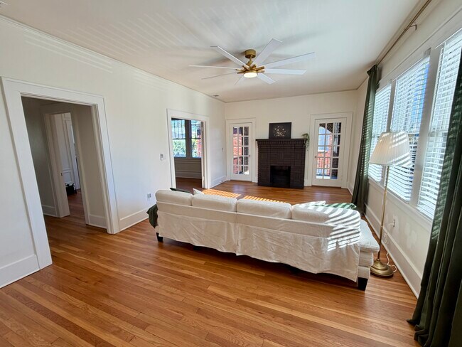 726 E 40th St, Savannah, GA 31401 - photo 4