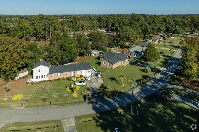 Many split-level and ranch homes sit close to one another in Brookgreen Park.