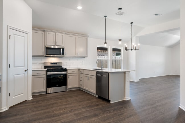 12808 NW 4th St, Yukon, OK 73099 - photo 4