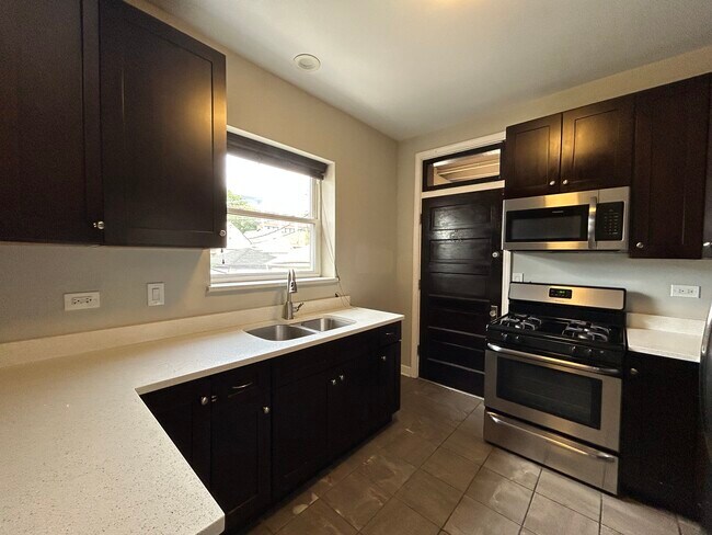 2733 N Campbell Ave unit 1R, Chicago, IL 60647 - photo 2