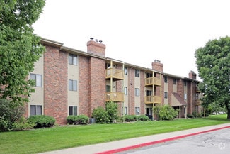 1301 49th St, West Des Moines, IA 50266