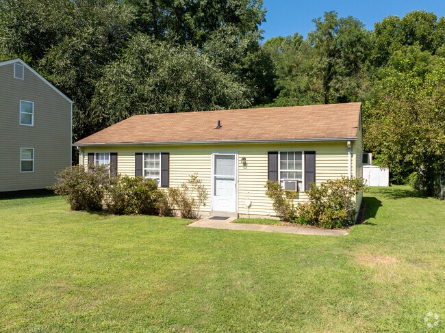 Comfortable Cottage style homes are a popular choice in Piney Knolls.