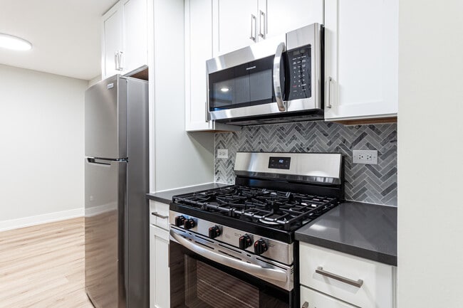 520 W Aldine Ave unit 409, Chicago, IL 60657 - photo 7