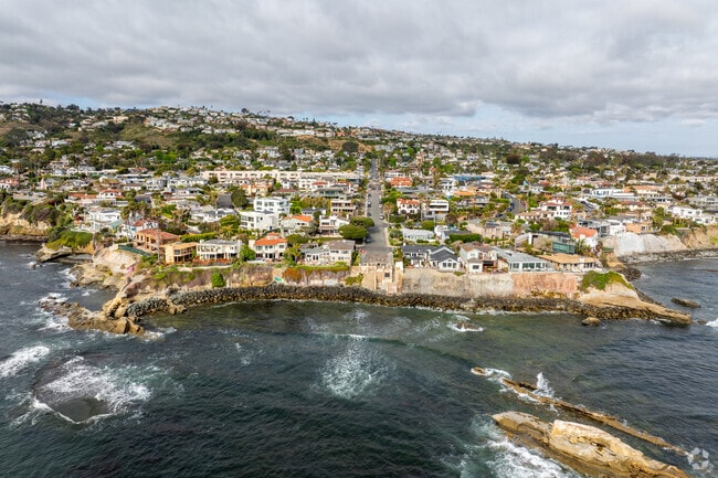 La Jolla Mesa is near by the beautiful scenic ocean bluffs.