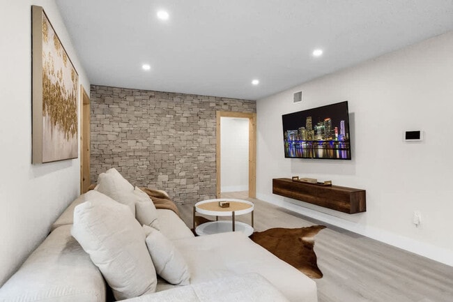 6450 Perry St unit ID1372363P, Hollywood, FL 33024 - photo 4