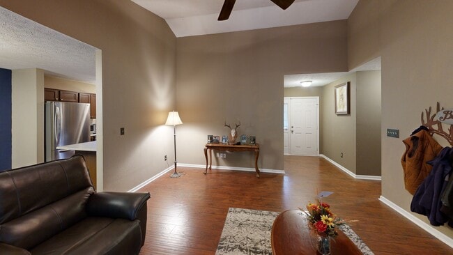 10064 Sundown Ln, Avon, IN 46123 - photo 2