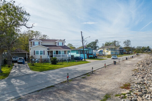 Homes in Bacliff sit just steps from Galveston Bay.