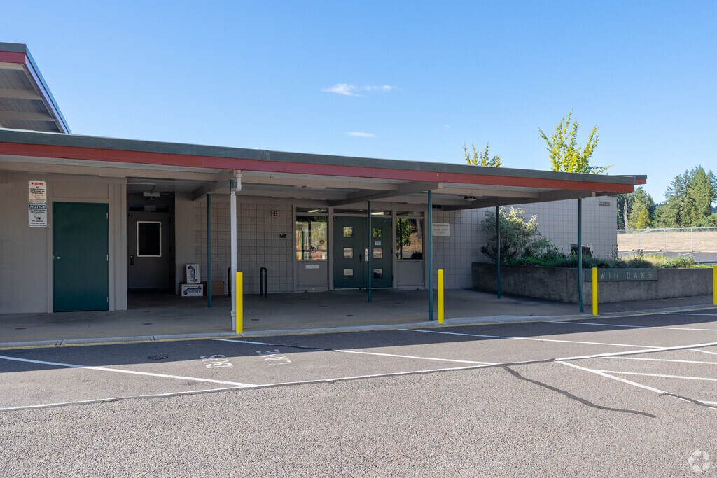 Twin Oaks Elementary Schools serves grades K-5 on Bailey Hill Rd in Eugene.