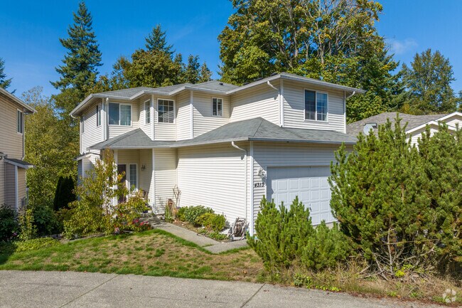 Lake Serene properties frequently showcase tidy lawns and inviting curb appeal.