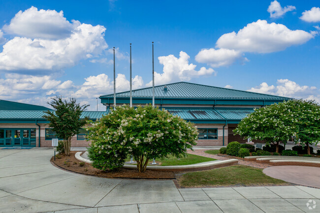 Jacksonville Commons Elementary School serves over 500 students in the Jacksonville area.