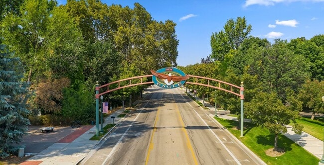 City monument assign on an arch above the street