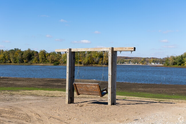 A scenic place to rest along the shoreline at Andalusia.
