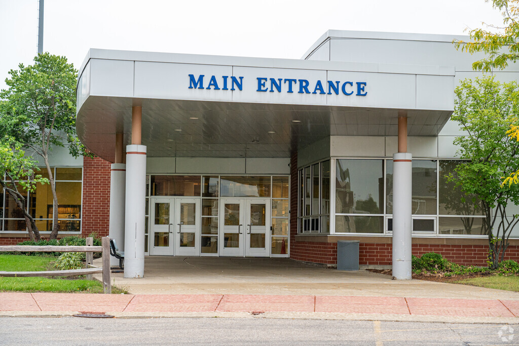 Park Campus school has 668 students and 100 staff that serve K-8th graders.